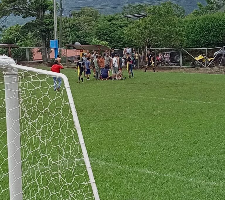 A TIROS LO MATAN EN MEDIA MEJENGA