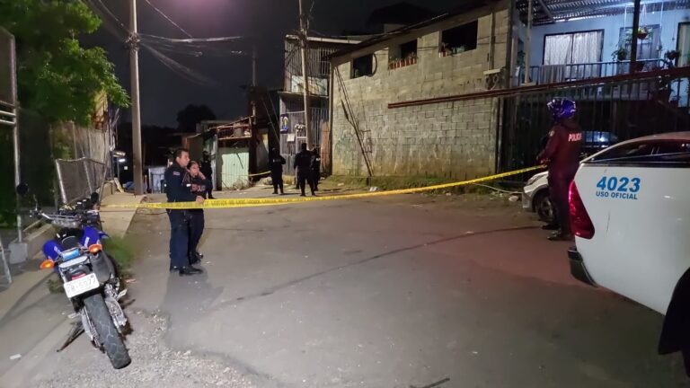 LLAMAN A LA POLICÍA Y LOS RECIBEN A BALAZOS