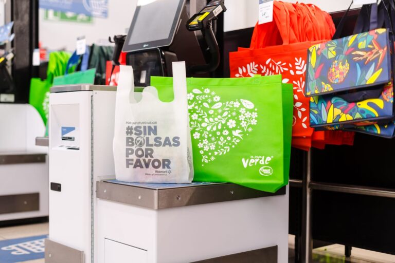 WALMART EVITÓ UTILIZAR 182 MILLONES DE BOLSAS PLÁSTICAS  DE UN SOLO USO EN COSTA RICA