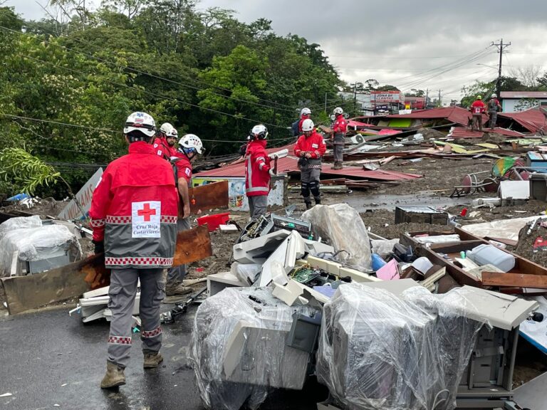 ALERTA TEMPRANA PERMITIÓ EVACUAR EN AGUAS ZARCAS