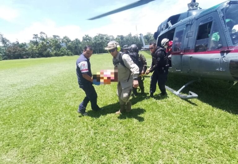 RECIÉN NACIDO ES TRASLADADO EN HELICÓPTERO AL HOSPITAL