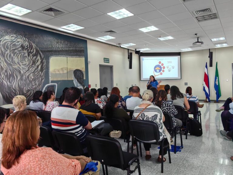 MÁS DE 100 EMPRENDEDORES EN ENCUENTRO EN HEREDIA