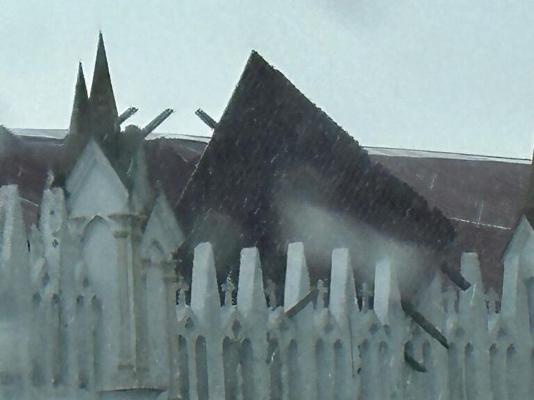 TORBELLINO DESTECHA VIVIENDAS Y TEMPLO EN SAN ISIDRO DE HEREDIA