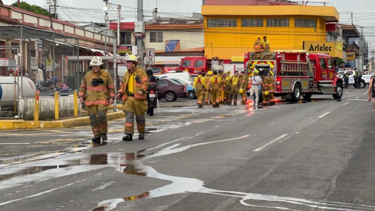 INCENDIO EN SODA DEL MERCADO DE HEREDIA