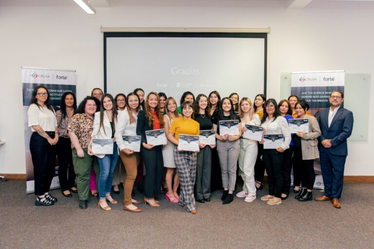 MUJERES SE GRADÚAN EN PROGRAMA DE FORMACIÓN PARA LA EMPLEABILIDAD
