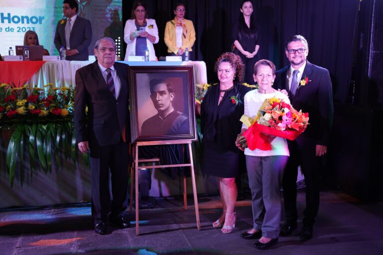 ELADIO ROSABAL DECLARADO CIUDADANO DE HONOR DE HEREDIA