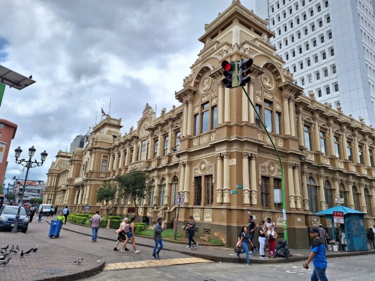 EDIFICIO CENTRAL DE CORREOS Y TELÉGRAFOS RECIBE ESCUDO AZUL DE UNESCO