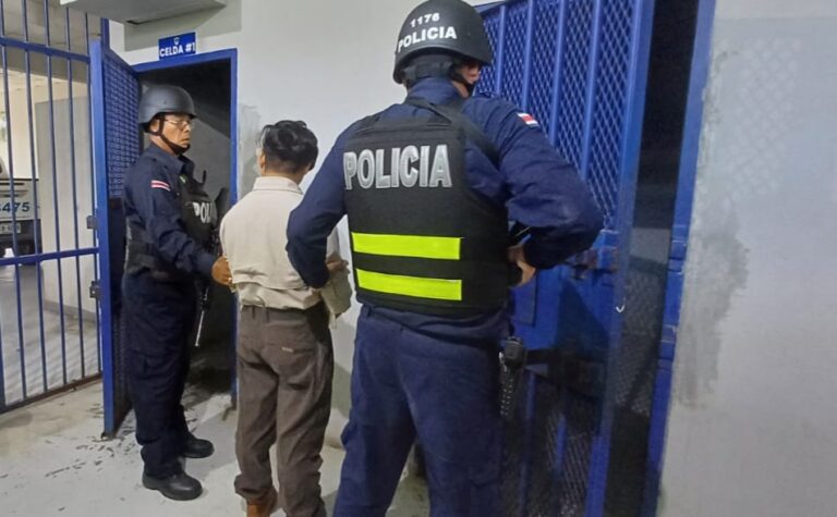 DETIENEN ORIENTAL BUSCADO POR INTERPOL