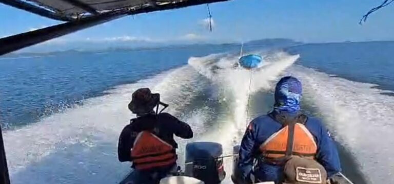 OFICIALES DE GUARDACOSTAS SON AMENAZADOS CON PALOS Y CUCHILLOS POR EVITAR PESCA ILEGAL.