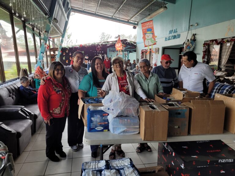 ISUZU LLEVA ESPERANZA Y BIENESTAR A 65 ADULTOS MAYORES EN SAN ISIDRO DE HEREDIA