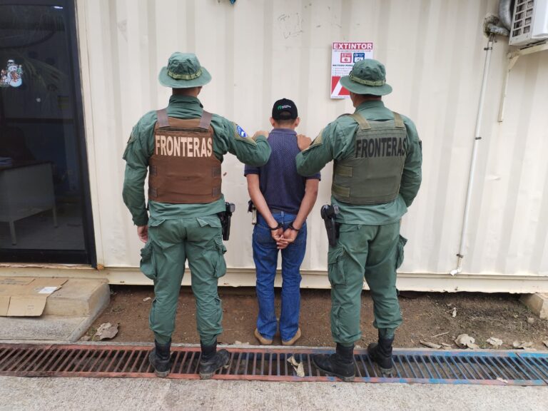 CON SENTENCIA POR HOMICIDIO, TRASLADABA NICARAGUENSE ARMADO
