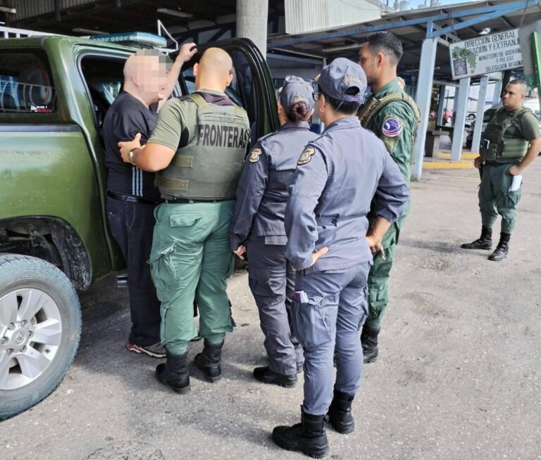 POLICÍA DE FRONTERAS DETUVO A PRÓFUGO PANAMEÑO