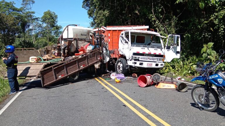 NICARAGUENSES MUEREN EN COLISIÓN DE CAMIONES