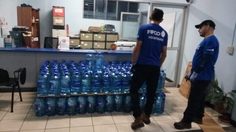 ÁREAS RECTORAS ENTREGARÁN AGUA EMBOTELLADA A POBLACIÓN VULNERABLE AFECTADA