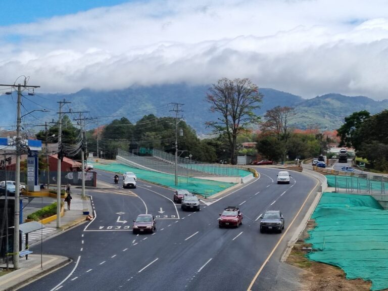 CIERRES EN EL FIERRO  PARA COLOCAR PUENTE PEATONAL