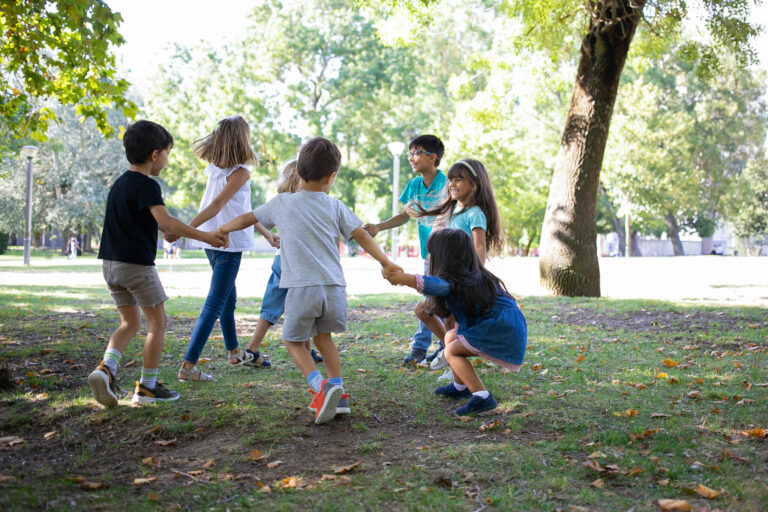 ESCOLARES DE ZONAS RURALES SON MÁS ACTIVOS Y MENOS SEDENTARIOS DURANTE LOS RECREOS