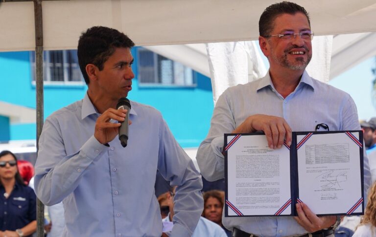LUIS AMADOR DESTITUIDO DEL MINISTERIO DE TRANSPORTES