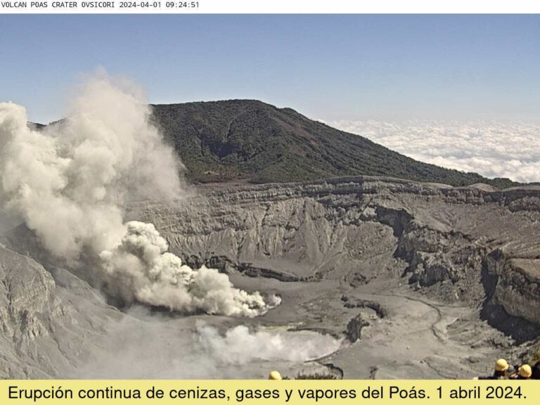 VOLCÁN POAS MANTIENE IMPORTANTE ACTIVIDAD