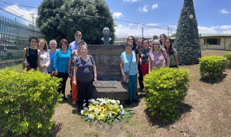 DOBLE CONMEMORACIÓN EN EL LICEO INGENIERO SAMUEL SÁENZ FLORES