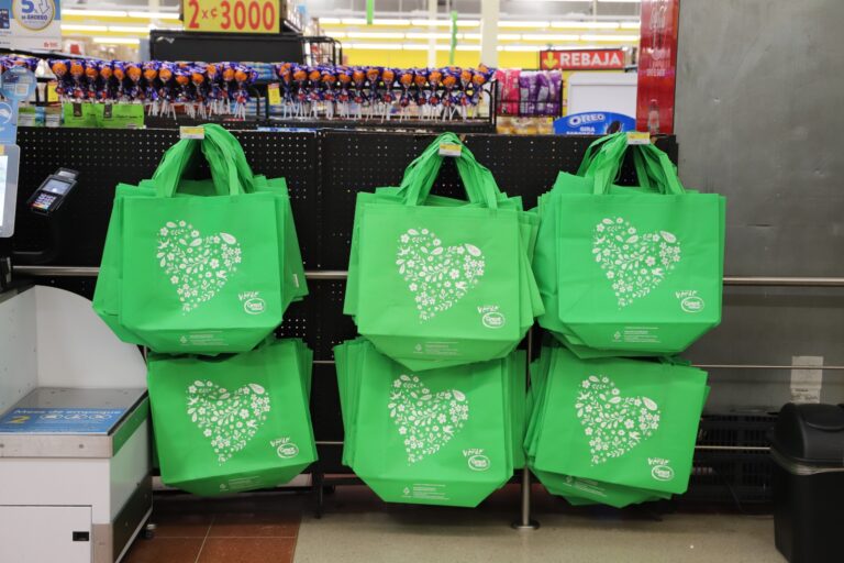 WALMART DEJÓ DE USAR 390 MILLONES DE BOLSAS PLÁSTICAS DE UN SOLO USO EN COSTA RICA