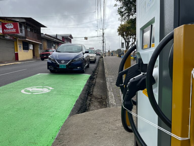 ISIDREÑOS ESTRENAN ELECTROLINERA GRACIAS A LA ESPH