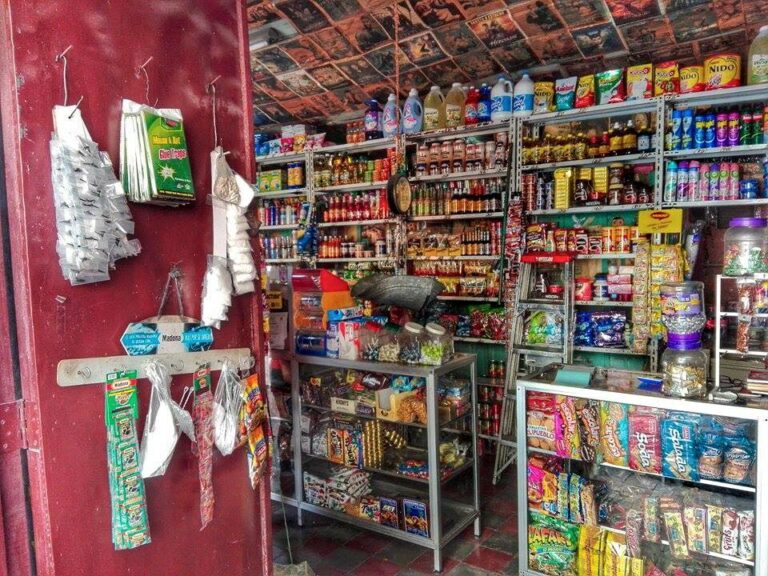 TICOS GASTAN, EN PROMEDIO, 3 MIL COLONES EN CADA COMPRA EN LAS PULPERÍAS O TIENDAS DE BARRIO