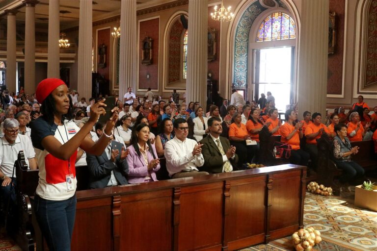 ARZOBISPO DE SAN JOSÉ PIDE JUSTICIA PARA LOS TRABAJADORES DEL CAMPO