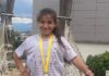 PEQUEÑA DE LOS CARTAGOS GANA COMPETENCIA DE CAMPO TRAVIESA Wendy Luna, alumna de la Escuela Los Cartagos, en Santa Bárbara de Heredia, vio recompensando al lucir orgullosa una medalla en su pecho.