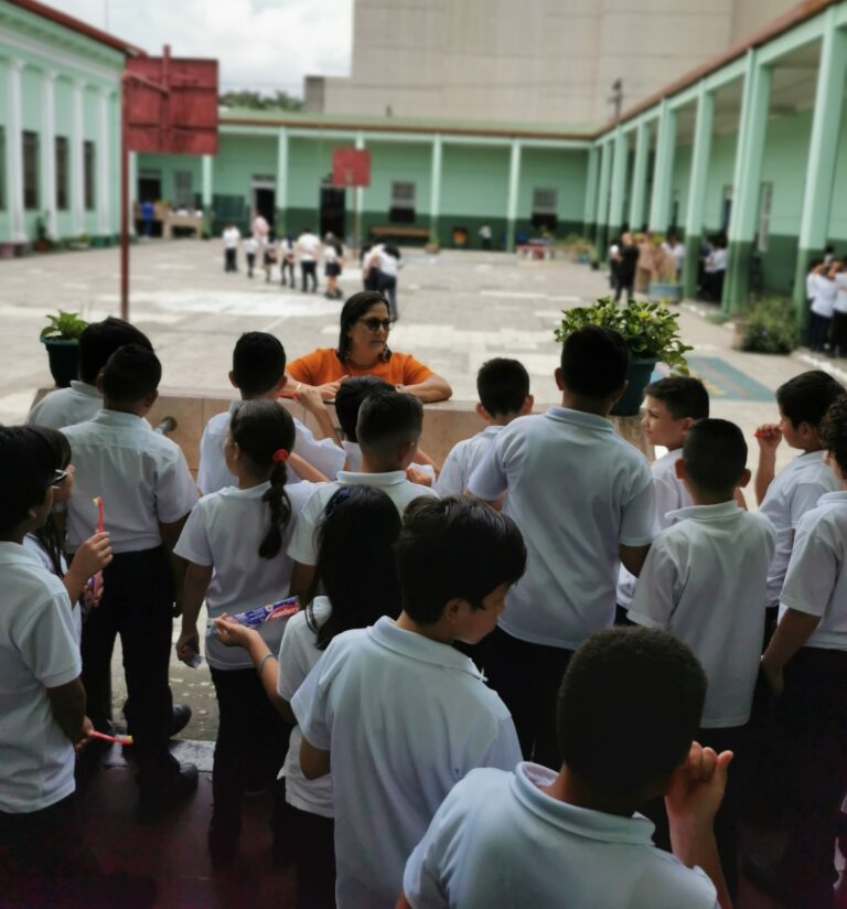 MÁS DE 450 MENORES REALIZARON «LAVATÓN» DE DIENTES