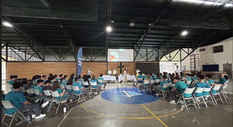 ESTUDIANTES DEL CTP DE BELÉN RECIBEN TALLER PARA MEJORAR LAS TÉCNICAS DE ENTREVISTA DE TRABAJO