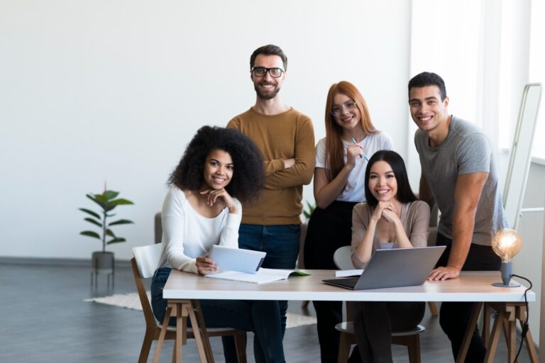 MENTALIDAD MILLENNIAL: CÓMO GANAN, INVIERTEN Y GASTAN