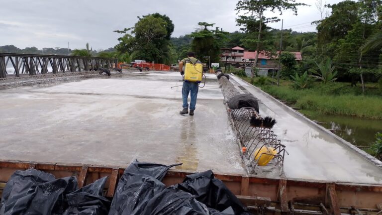 PRIMERO DE TRES PUENTES EN PUERTO VIEJO ESTARÍA LISTOS EN AGOSTO