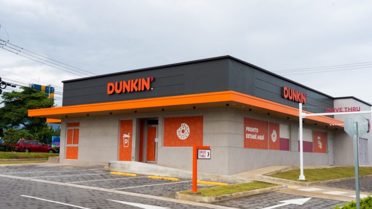 DUNKIN’ ABRE SU PRIMER LOCAL EN COSTA RICA Y ELIGE HEREDIA PARA HACERLO
