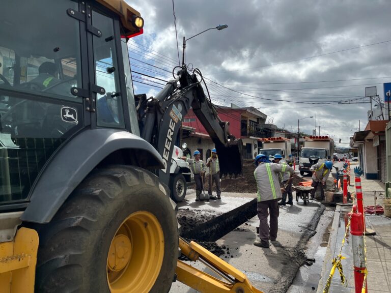 SUSTITUCIÓN DE TUBERÍAS DE ALCARRAZA EN HEREDIA TIENE MÁS DEL 60% DE AVANCE