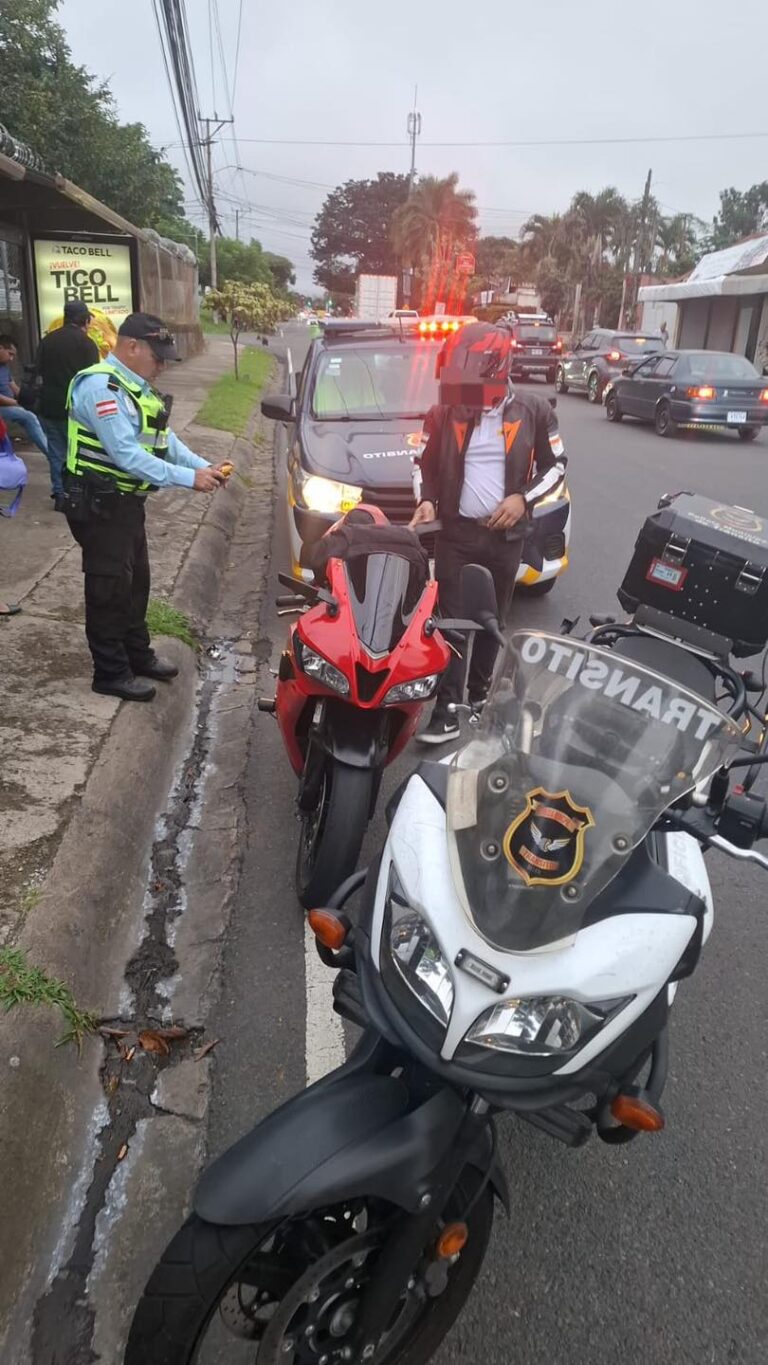 POLICÍA DE TRÁNSITO DE BELÉN MANTIENE OPERATIVOS CONSTANTES