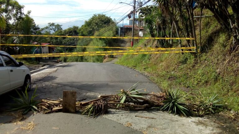 PASO CERRADO EN BETANIA DE SANTA BÁRBARA