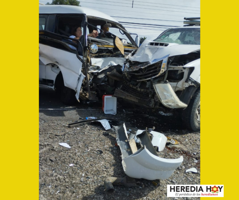 CINCO HERIDOS EN COLISIÓN DE PATRULLA Y BUSETA