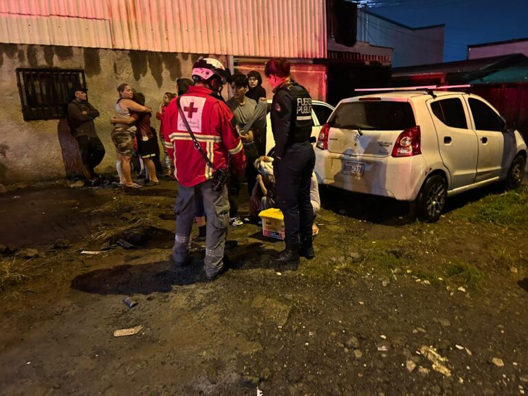 25 PERSONAS RESCATADAS TRAS DERRUMBE DE VIVIENDAS EN GUARARÍ