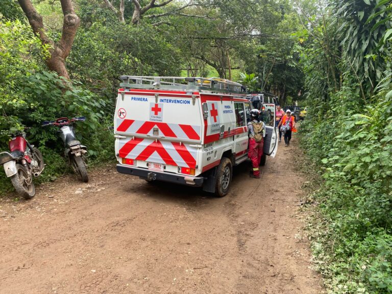 MUJER CAE EN SECTOR DE LA CATARATA, EN RÍO ORO DE SANTA ANA