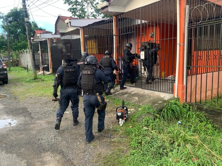 TRABAJADORES DE APM TERMINAL DETENIDOS POR CONTAMINAR CONTENEDOR CON 700 KILOS DROGA