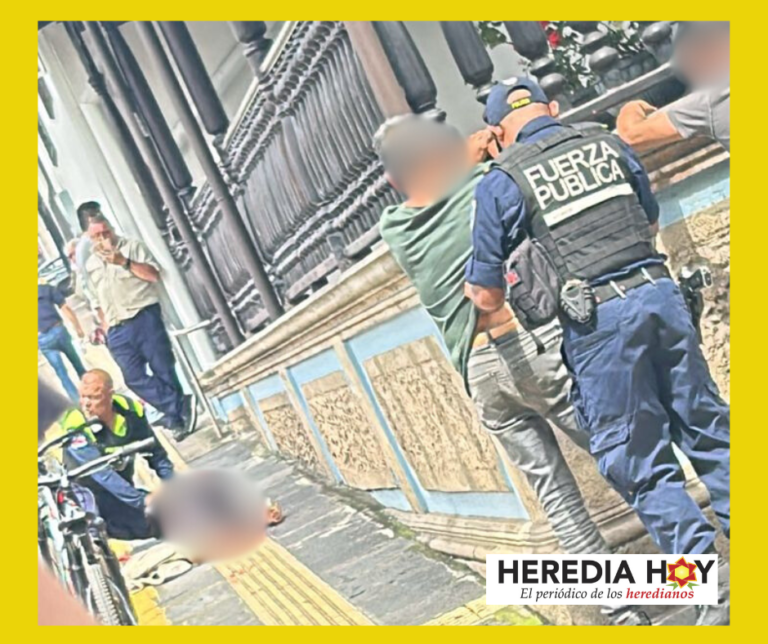 RIÑA EN EL PARQUE CENTRAL DE HEREDIA DEJA DOS HERIDOS