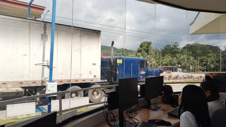 La ubicación de la estación está en un punto estratégico donde también opera el control policial de la Policía de Fronteras y la Policía de Control Fiscal,