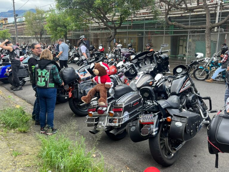 CARAVANA DE MOTOCICLISTAS LLEVÓ ALEGRÍA A MÁS DE 300 NIÑOS
