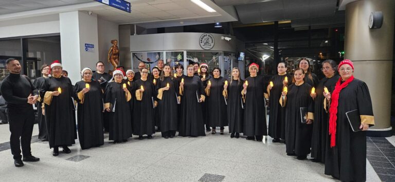CORO LLEVA CANTOS DE ESPERANZA A PACIENTES DEL SAN VICENTE DE PAÚL
