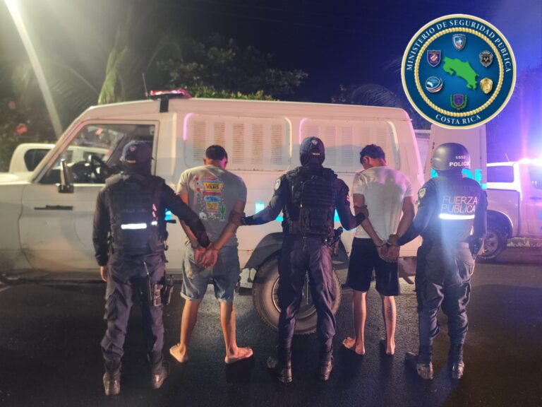 SICARIOS DE 18 Y 19 AÑOS ASESINAN POLICÍA ANOCHE EN LIMÓ