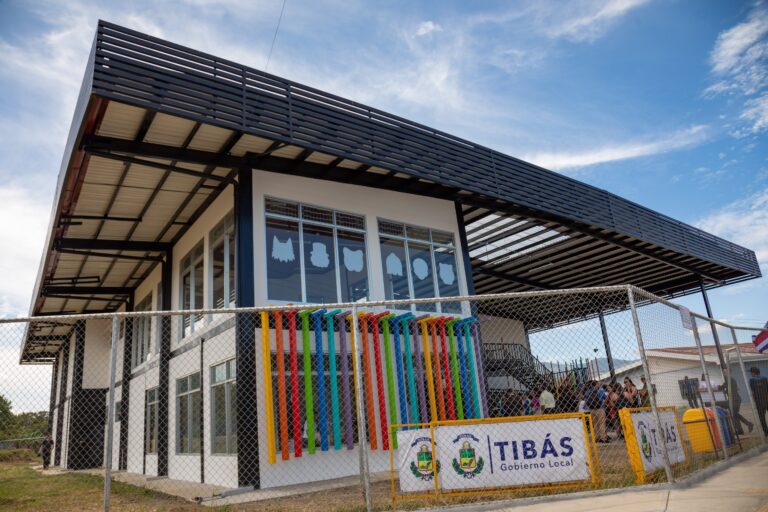 Inauguración Centro de Cultura Garabito, en LeónXIII Tibás, San José, durante la visita de Pelayo Castro, Unión Europea en Costa Rica