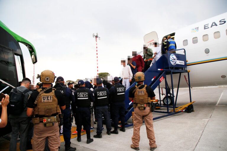 LLEGA SEGUNDO GRUPO DE MIGRANTES DEPORTADOS POR ESTADOS UNIDOS