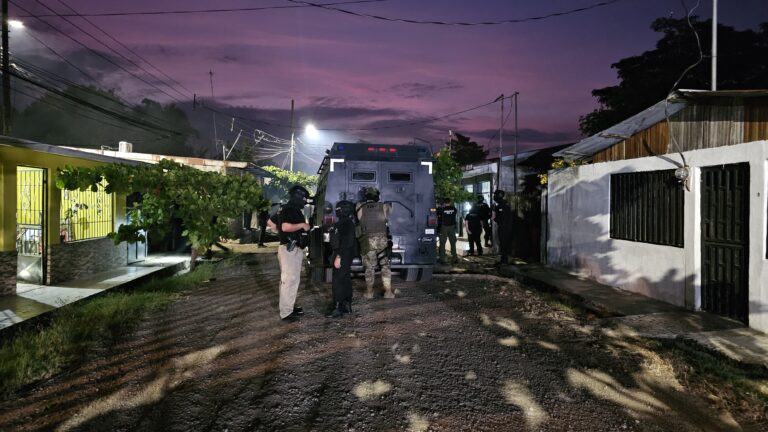 Imagen de parte de los allanamientos realizados este jueves en Puntarenas.