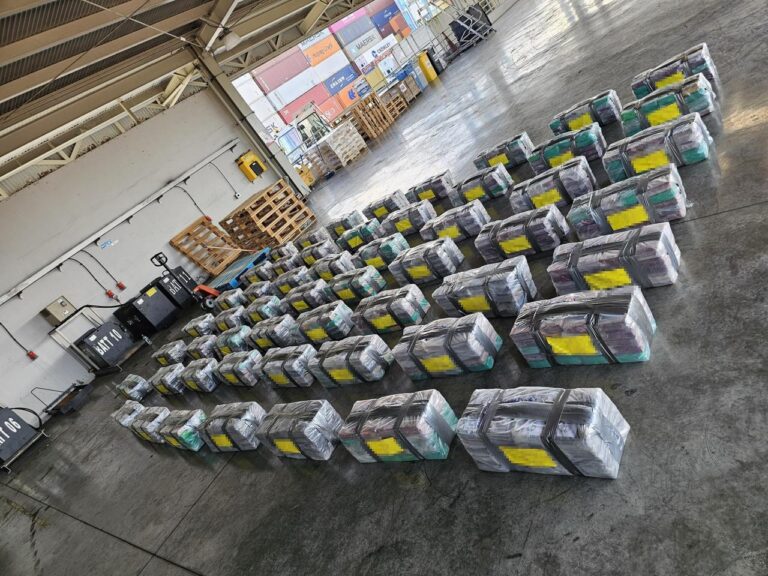Cocaína venía en contenedor con arena