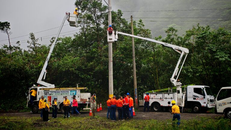 INICIAN ORAS PARA DOTAR DE CONECTIVIDAD Y MEJORAR LA ILUMINACIÓN EN LA RUTA 32